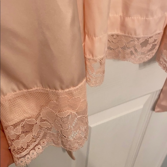 Pink Robe - Picture 8 of 9